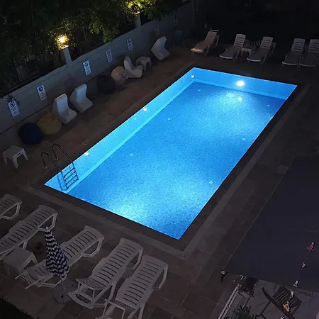 アパート Turkuaz Sitesi 2 Odali Esyali Ve Havuzlu Manzarali Kisi Fiyati Degil Fiyati