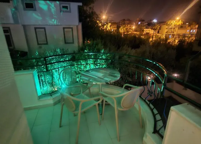 Turkuaz Sitesi 2 Odali Esyali Ve Havuzlu Manzarali Kisi Fiyati Degil Fiyati Apartment Side